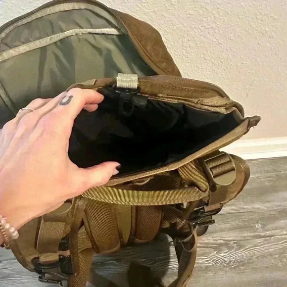 Eberlestock X1 Pack. No longer sold. Coyote brown suede. - Picture 7 of 13